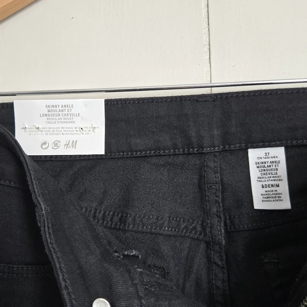 NWT H&M Black Skinny Ankle Jeans -Size 27